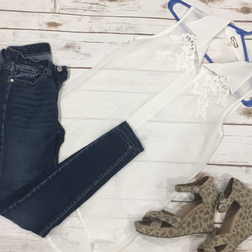 Kirra brand sheer sleeveless button down tunic